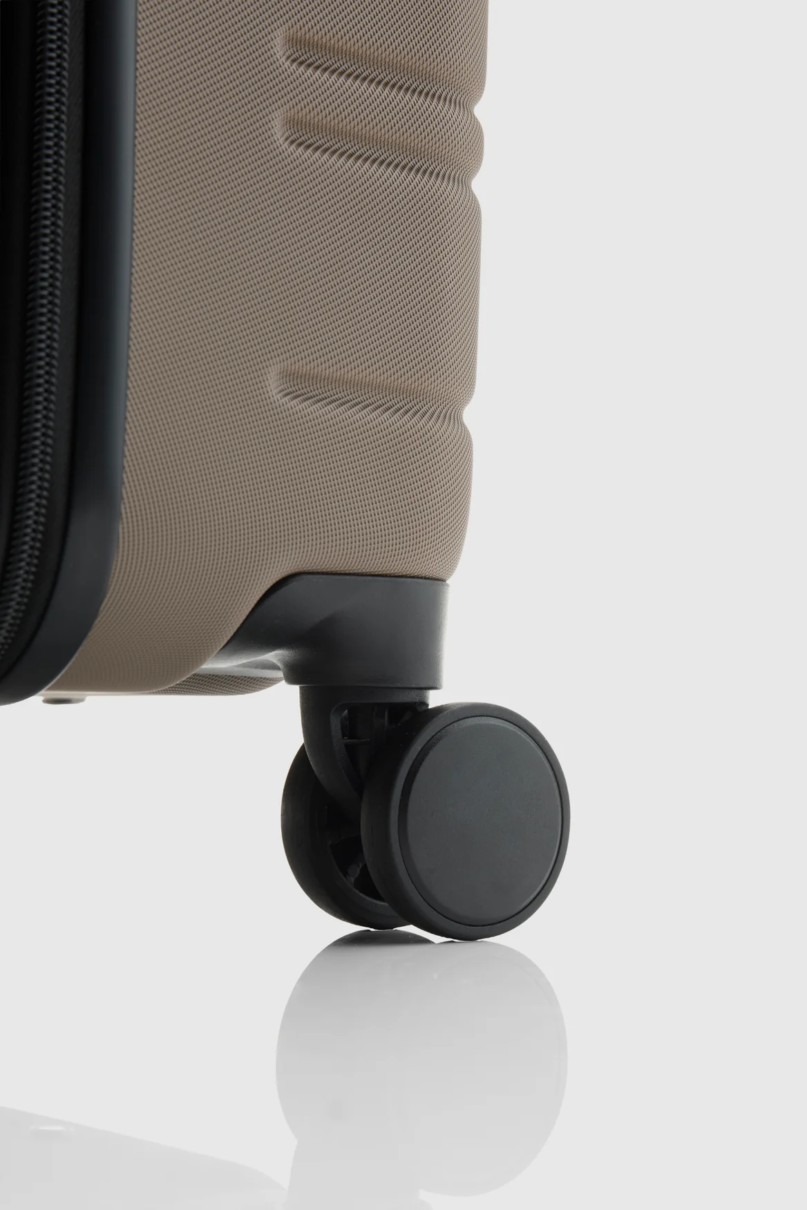 Stori Carry-On 55cm Suitcase - Image 6